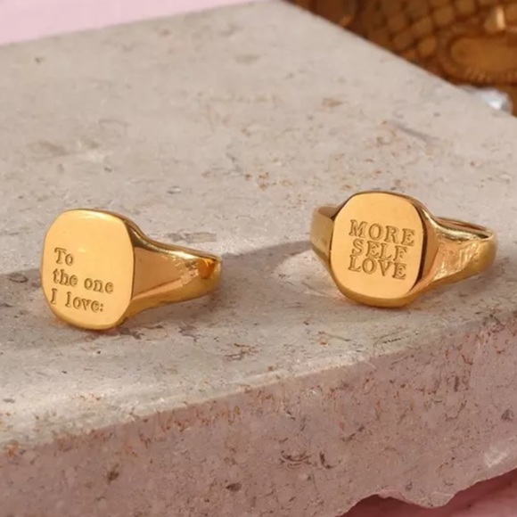 NEW 18K GOLD ENGRAVED LETTERS SQUARE RING, CUTE RING, SHINY RING. - Picture 5 of 5